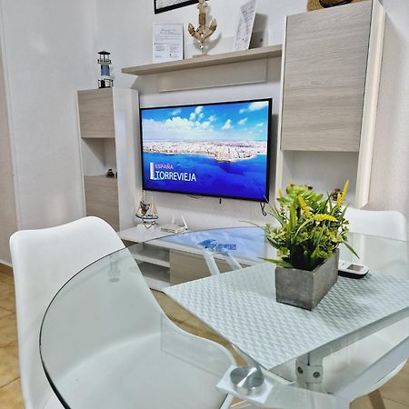 La Casa De Veronica - Serene Apartment With Shared Pool, Steps From The Beach トレビエハ エクステリア 写真