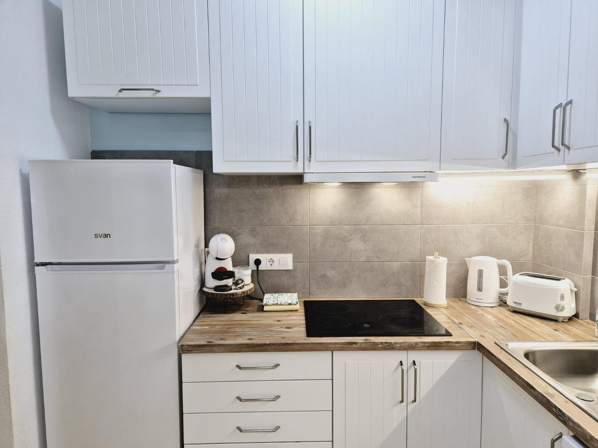 La Casa De Veronica - Serene Apartment With Shared Pool, Steps From The Beach トレビエハ エクステリア 写真