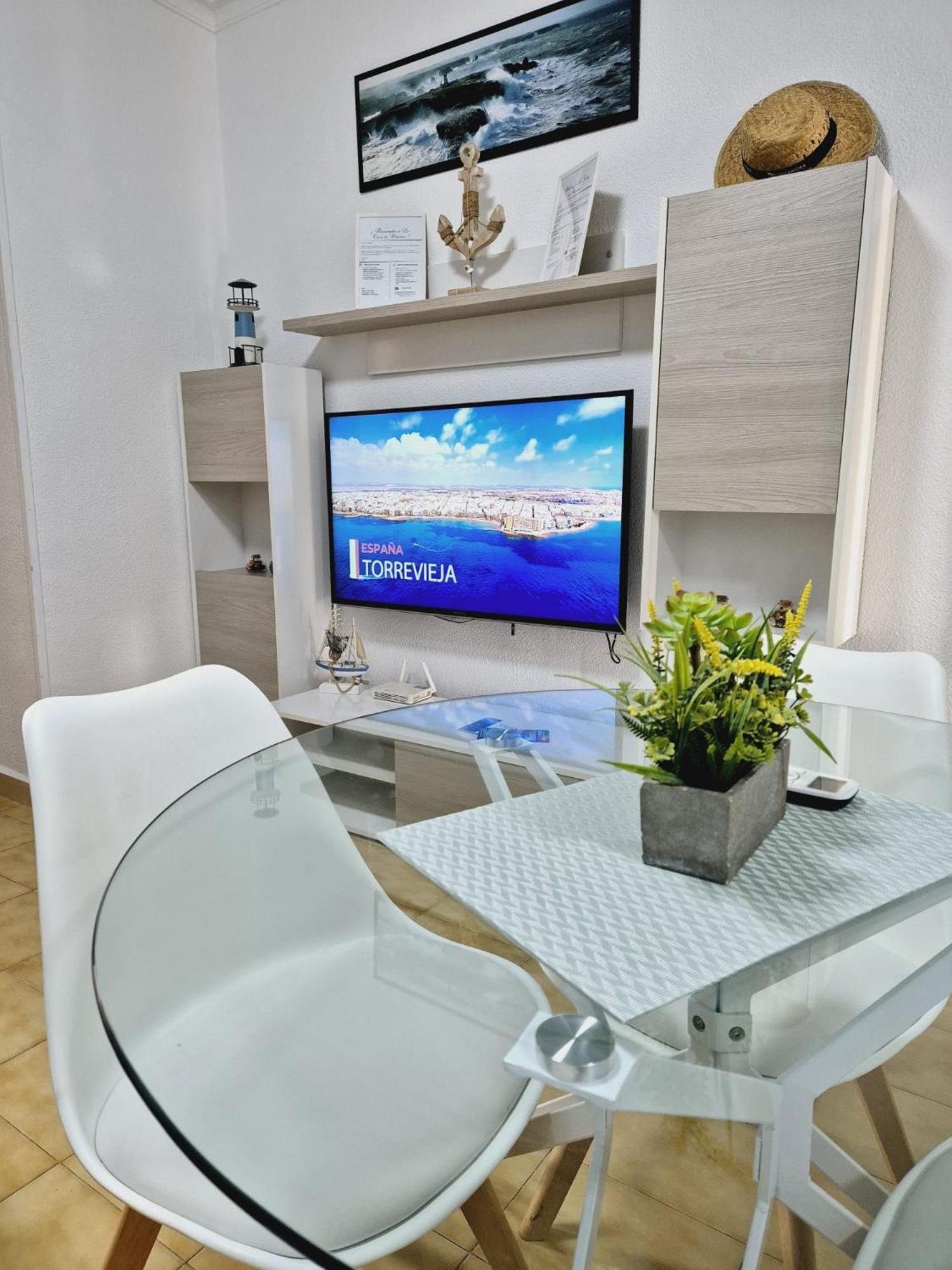 La Casa De Veronica - Serene Apartment With Shared Pool, Steps From The Beach トレビエハ エクステリア 写真