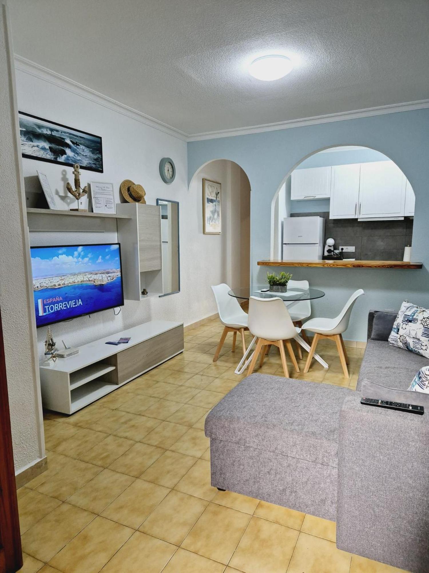 La Casa De Veronica - Serene Apartment With Shared Pool, Steps From The Beach トレビエハ エクステリア 写真