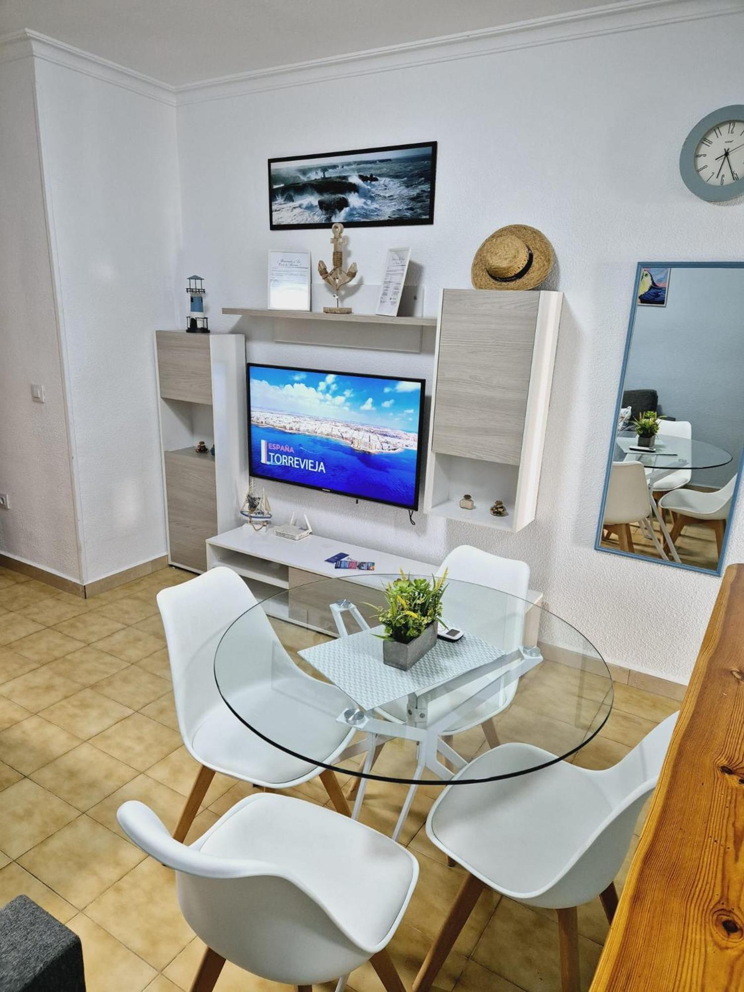 La Casa De Veronica - Serene Apartment With Shared Pool, Steps From The Beach トレビエハ エクステリア 写真
